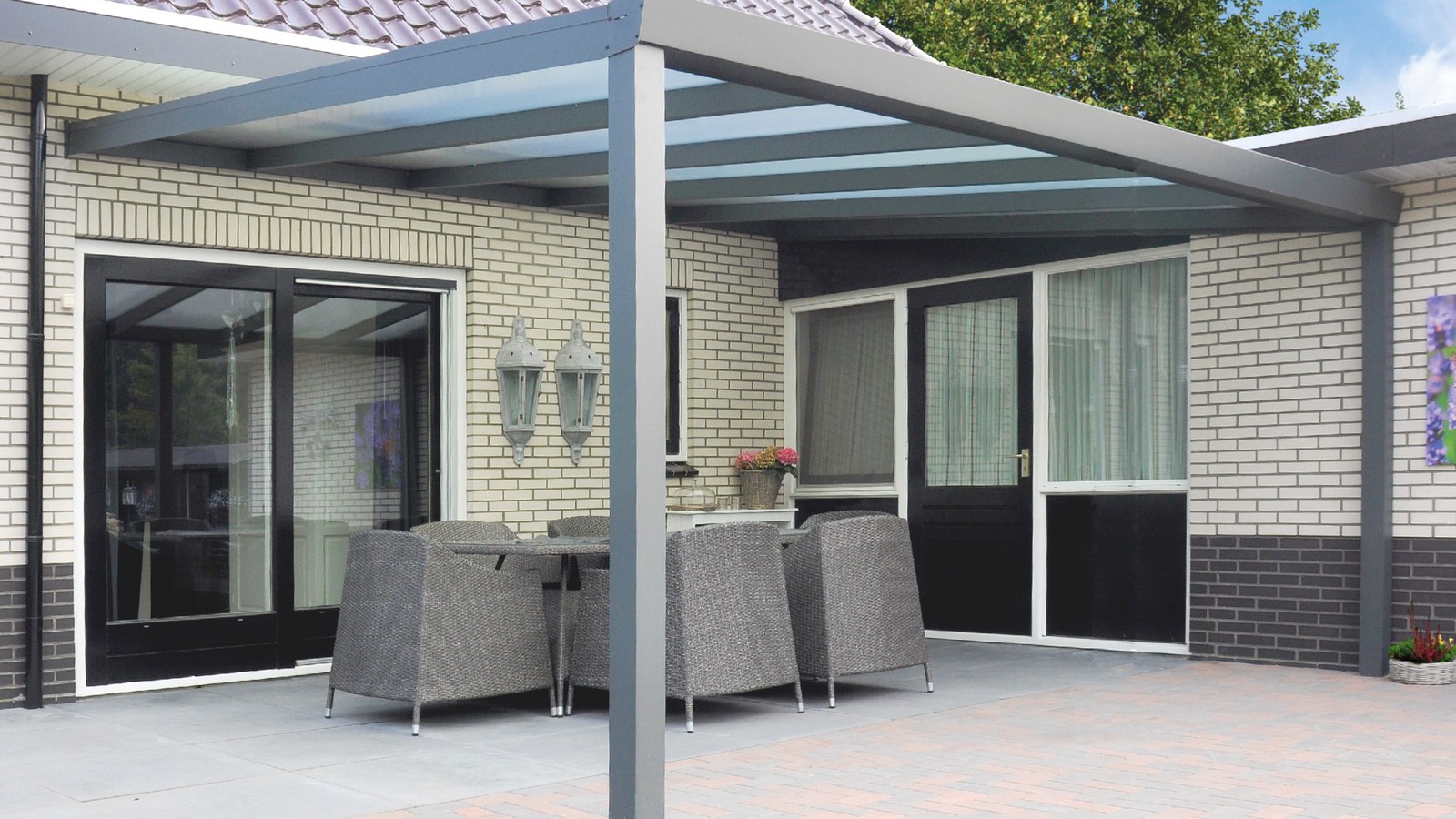 Terrassenüberdachung in Grau Struktur (RAL 9007)